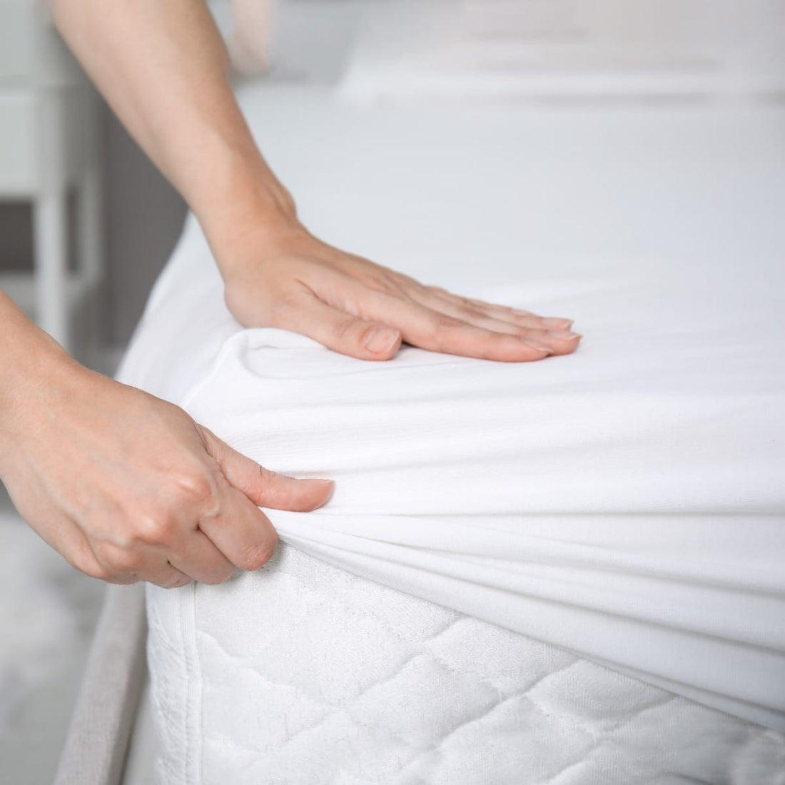 How do you make a bed like in a luxury hotel?