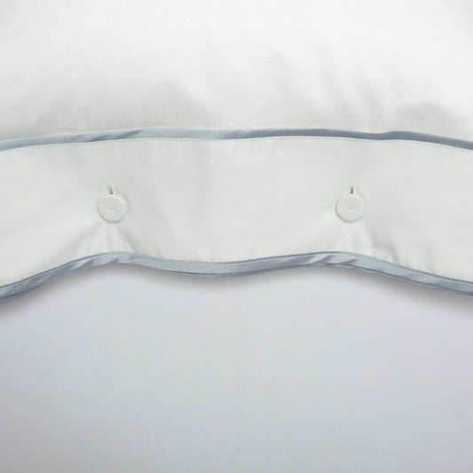 Monaco Egyptian 550 Thread Cotton Sateen - Acabamento cinza platina - Fronha com botões