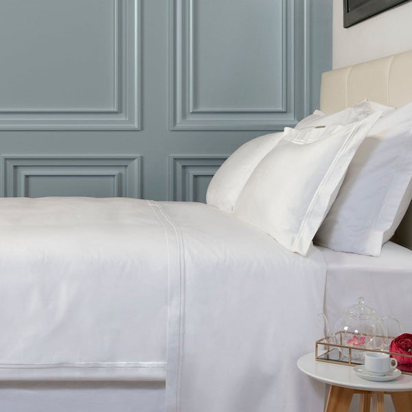Copripiumino In Cotone Egiziano 800 Fili - Set Da 3 Pezzi (Super King 248x274 Cm) Con 2 Federe E Chiusura Lampo - Lacci Angolari - Strisce Bianche